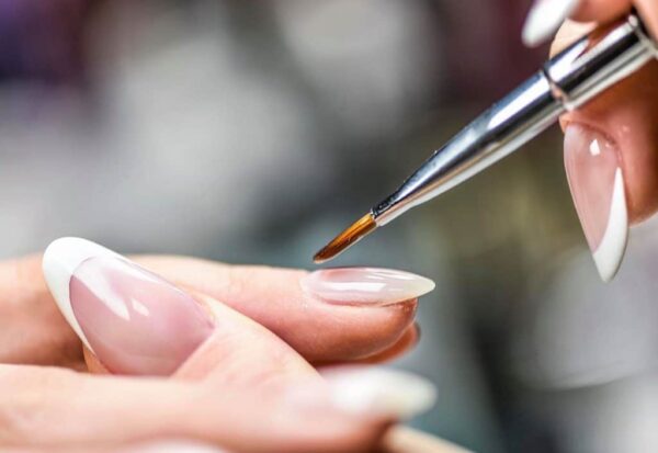 nail-tech-crop-pic-1024x705 Küünetehniku baaskoolitus + stardikomplekt